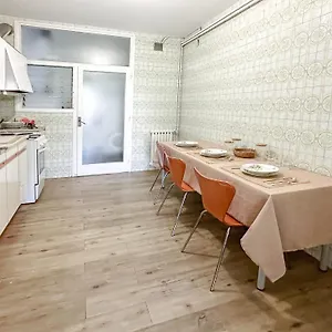https://apt-charming-rooms-in-near-park-guell.topbarcelonahotels.com
